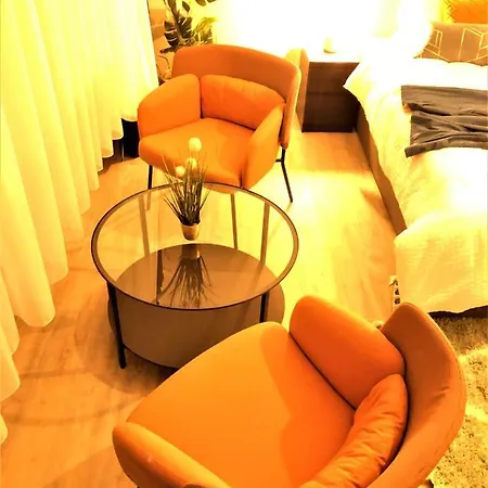 Central-modern With Balcony Near Mtu, The By Lakescape Fewos Daire Friedrichshafen