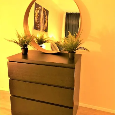 Central-modern With Balcony Near Mtu, The By Lakescape Fewos Apartament *