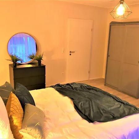 Central-modern With Balcony Near Mtu, The By Lakescape Fewos Friedrichshafen