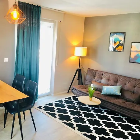 Central-modern With Balcony Near Mtu, The By Lakescape Fewos Apartmán Friedrichshafen